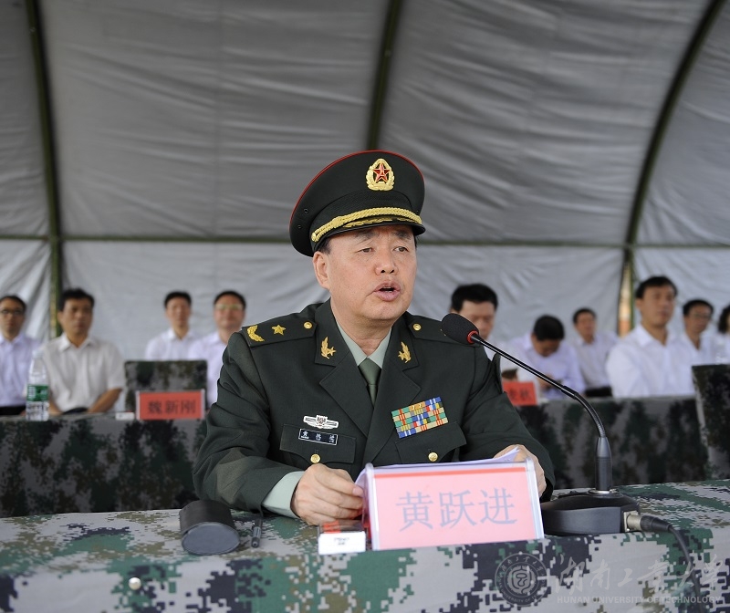 黄跃进司令员发表重要讲话（马春华 摄）