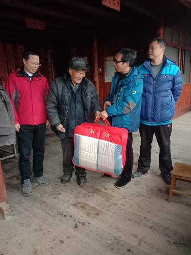 图2茶园村长寿老人脸上洋溢着幸福的微笑